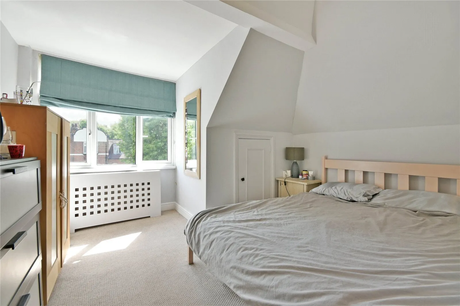 Flat Chatsworth Road in Greater London