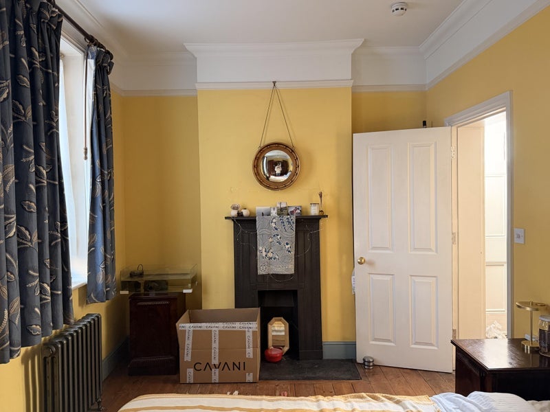 Room Crosby Row in Greater London