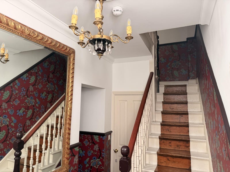 Room Crosby Row in Greater London