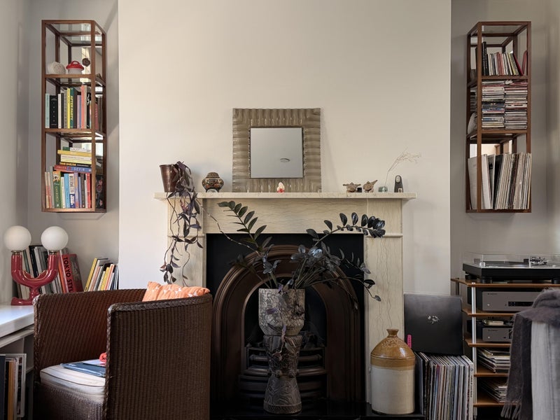 Room Crosby Row in Greater London