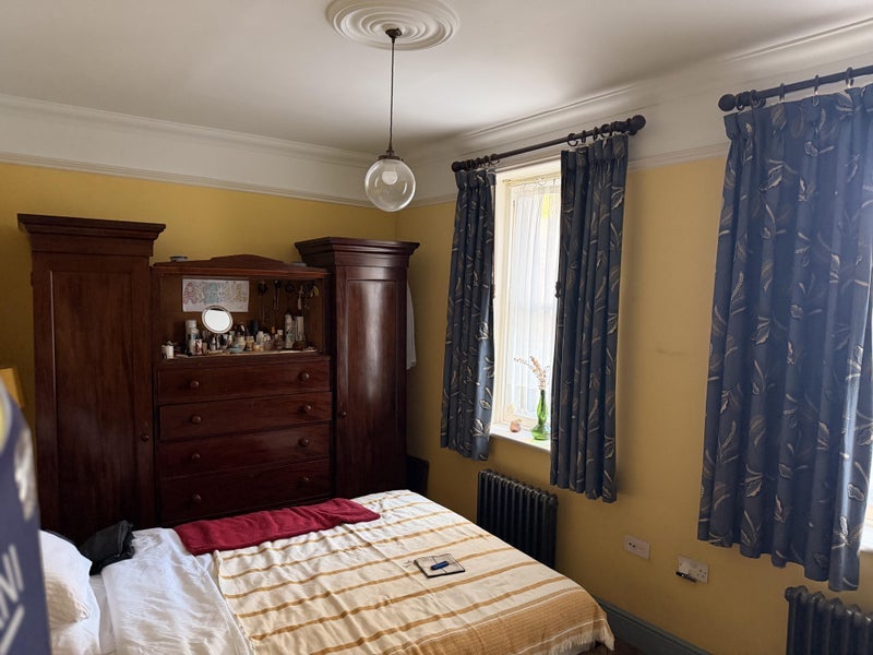 Room Crosby Row in Greater London