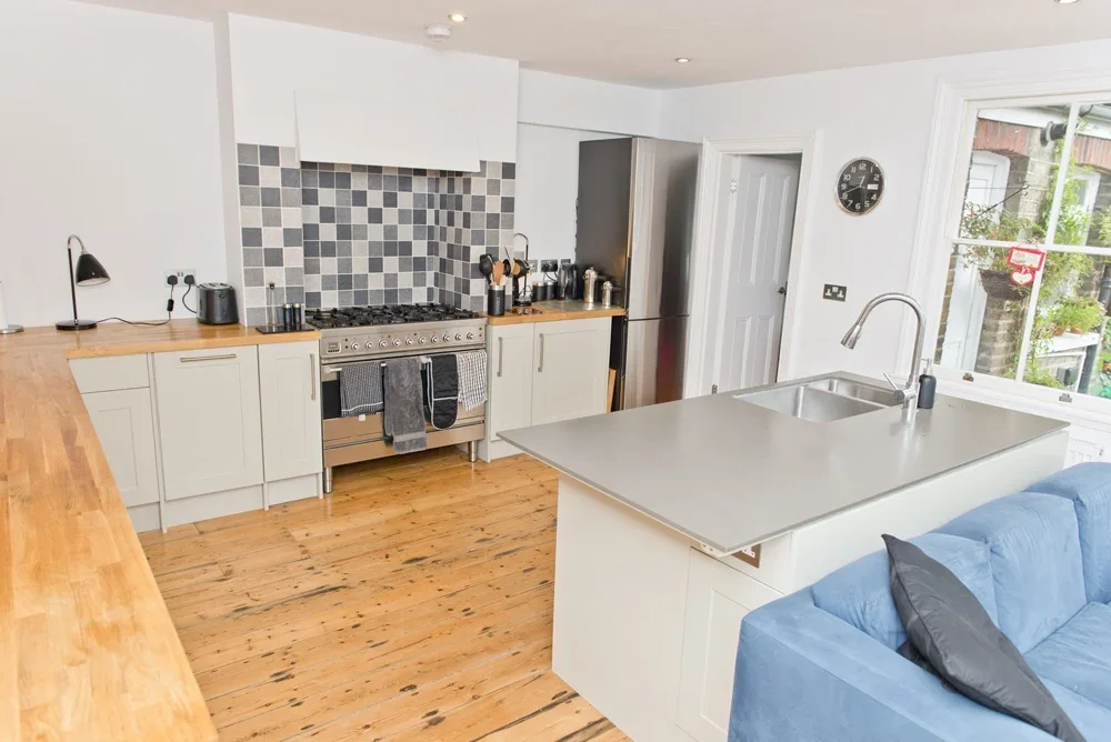 Room Felday Road in Greater London
