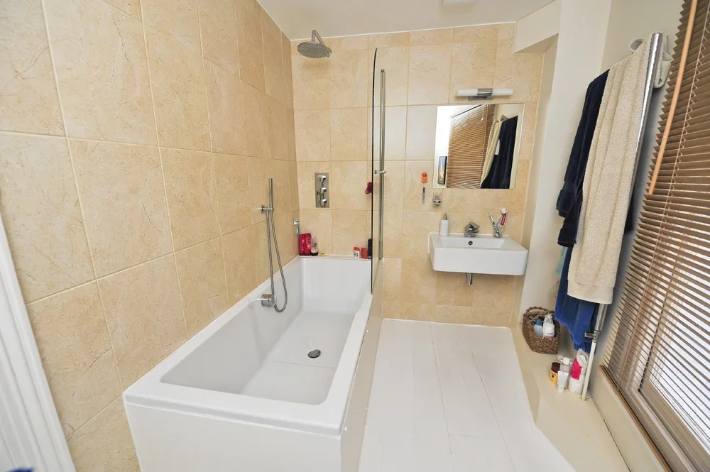 Room Felday Road in Greater London