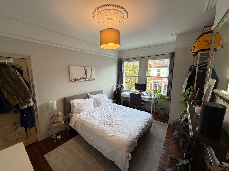 Flat Oakmead Road in Greater London