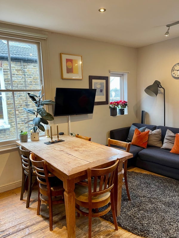 Flat Oakmead Road in Greater London