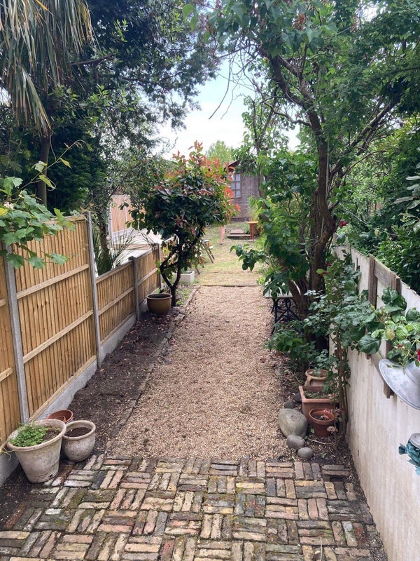 Flat Oakmead Road in Greater London