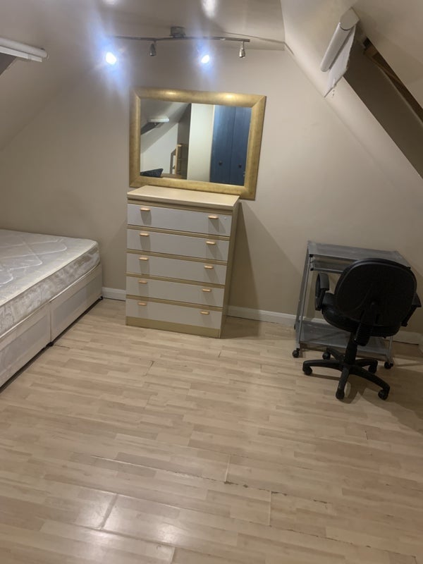 Flat Eveline Road in Greater London