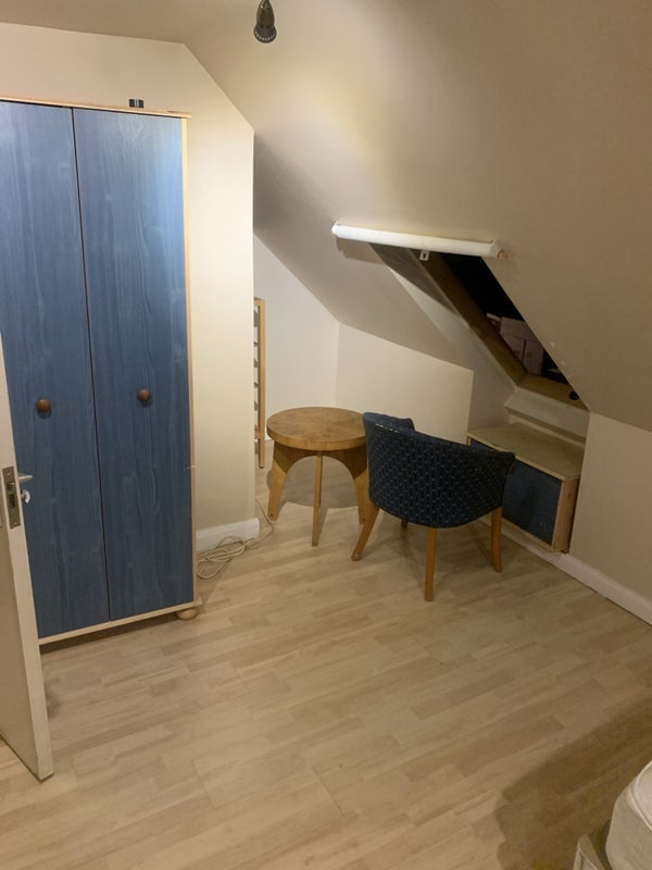 Flat Eveline Road in Greater London