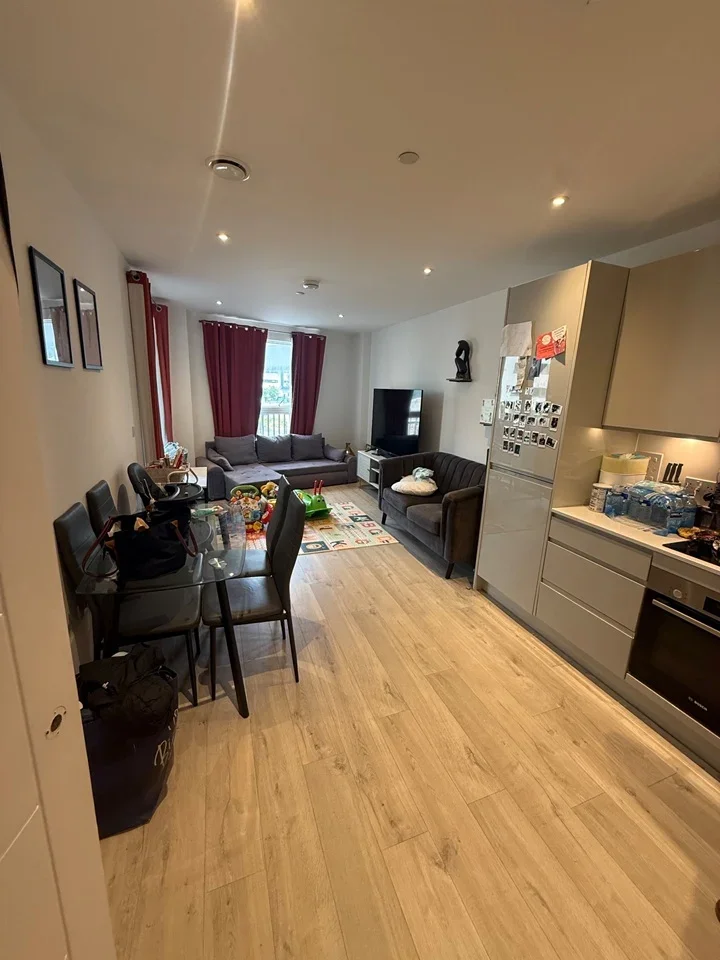 Flat Gallions Road in Greater London