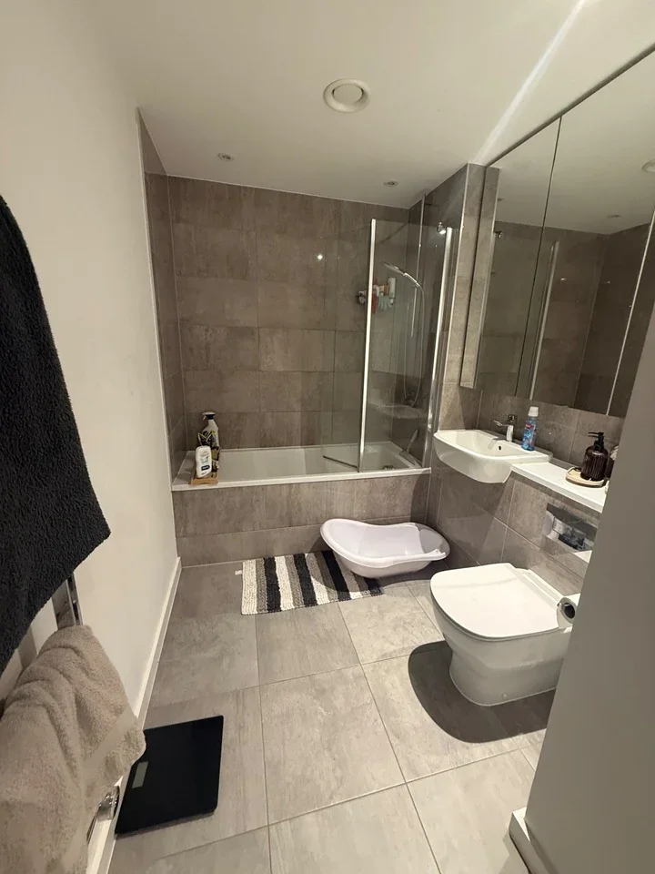 Flat Gallions Road in Greater London