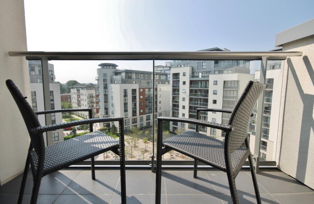 Flat Pump House Crescent in Greater London