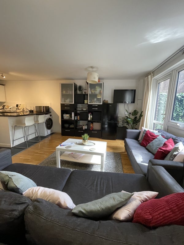 Room Wood Lane in Greater London