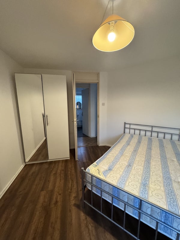Room Wood Lane in Greater London