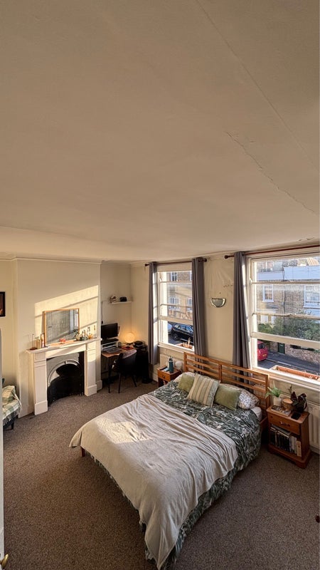 Room Mackay Road in Greater London