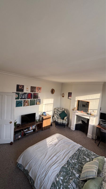 Room Mackay Road in Greater London