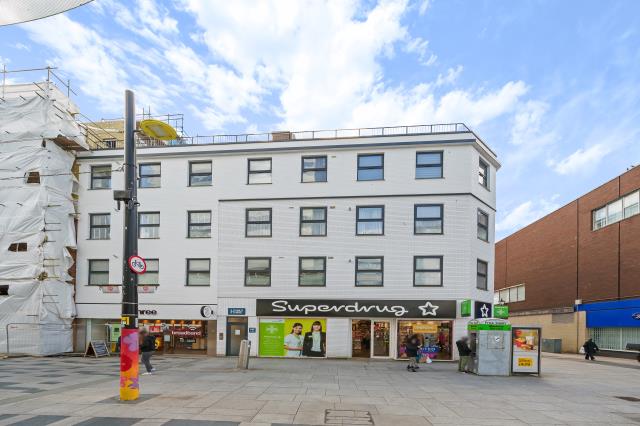 Flat High Street in Slough