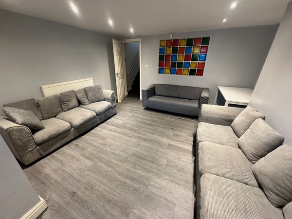 Room Back Walmsley Road in Leeds