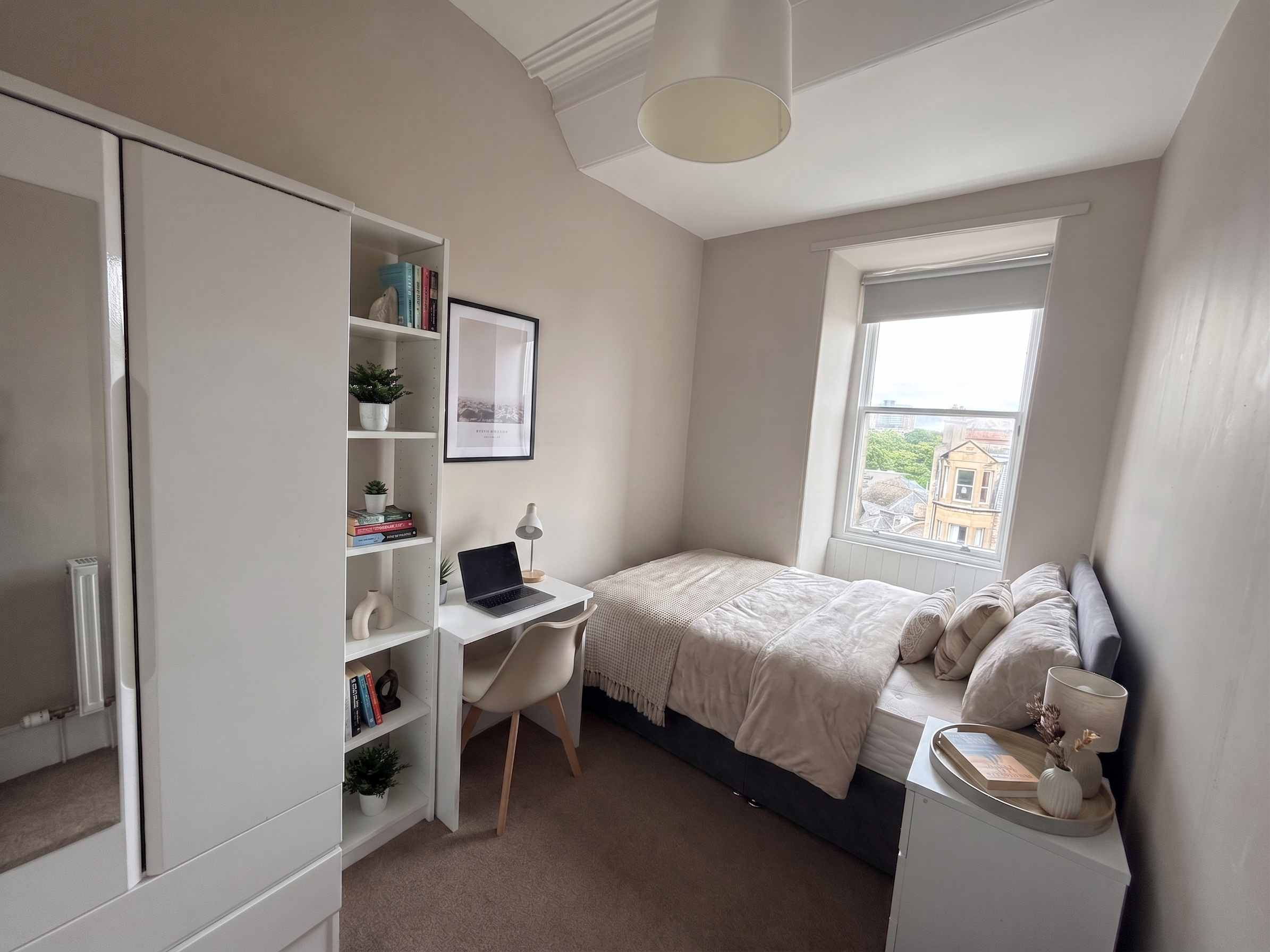 Flat Marchmont Crescent in City of Edinburgh