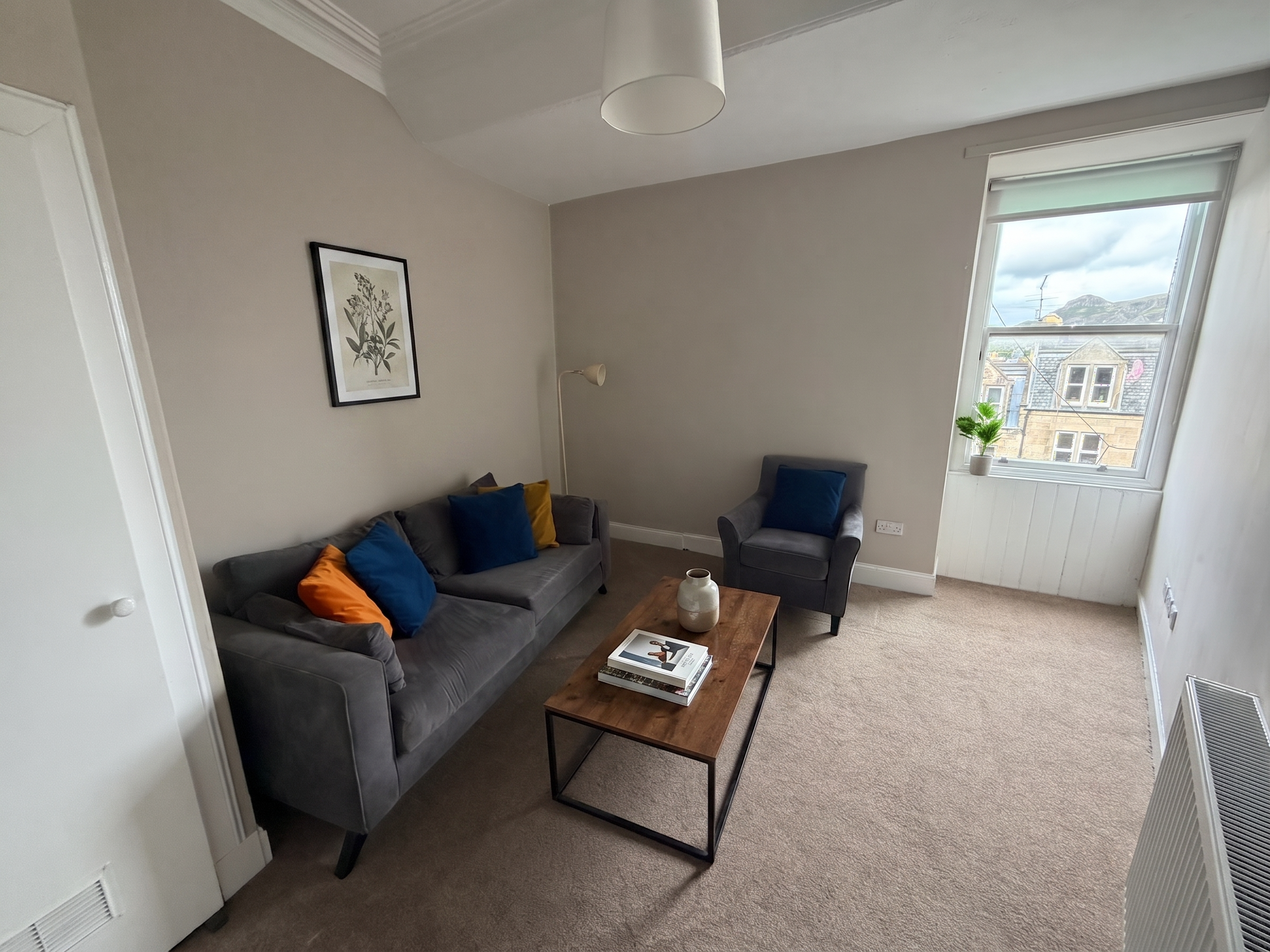 Flat Marchmont Crescent in City of Edinburgh