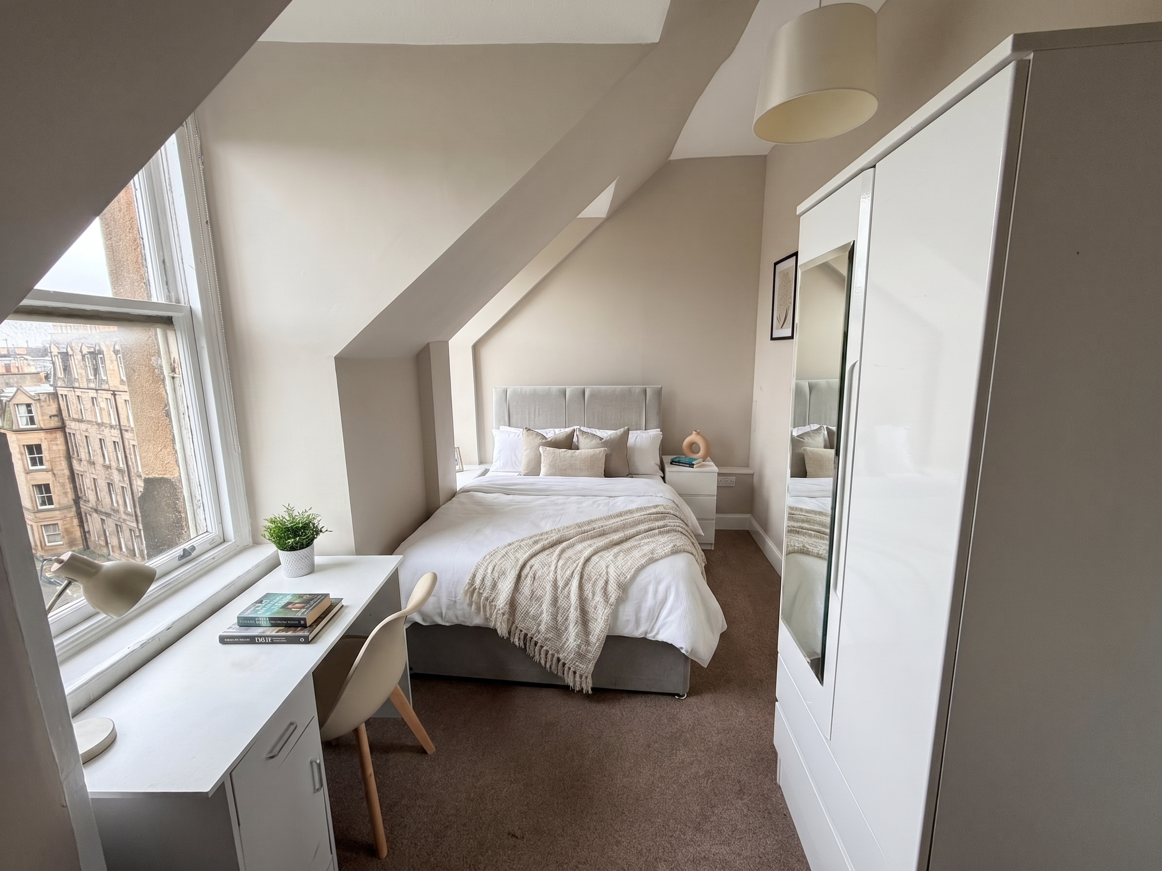 Flat Marchmont Crescent in City of Edinburgh