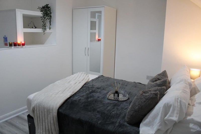Room Douglas Road in Ashfield
