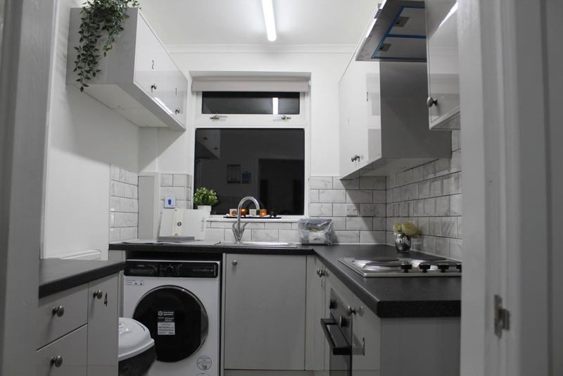 Room Douglas Road in Ashfield