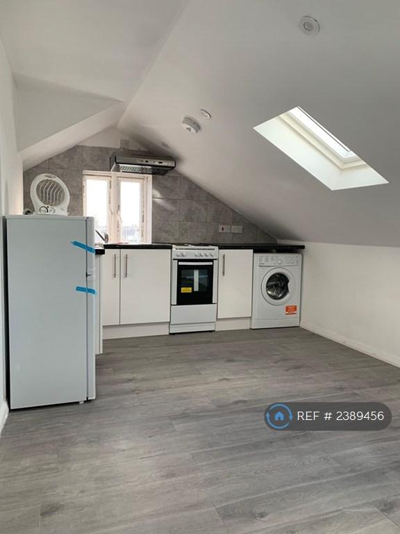 Flat Hooper Court in Borough of Spelthorne