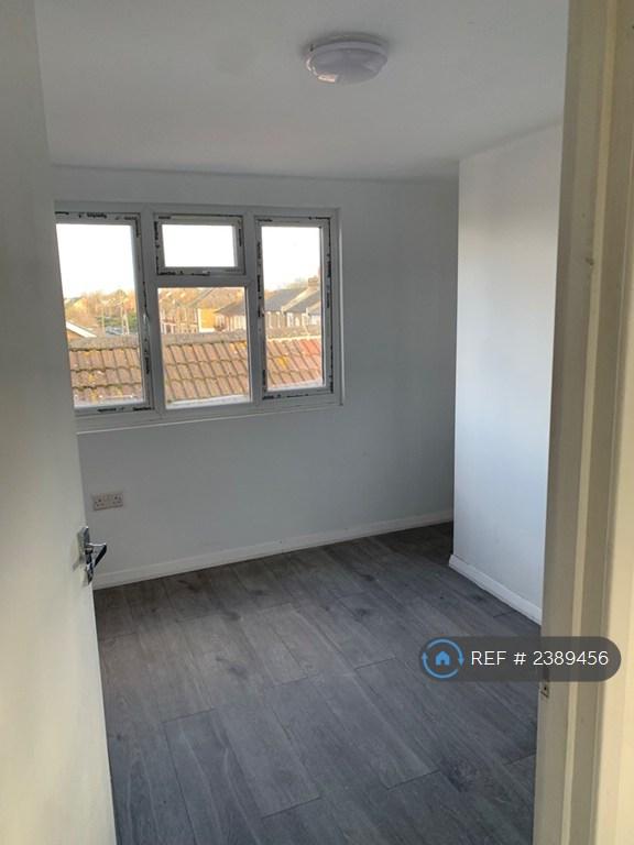 Flat Hooper Court in Borough of Spelthorne