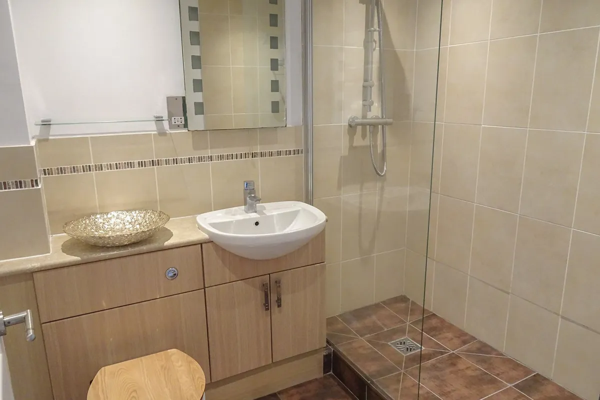 Room Harding Close in South Cambridgeshire
