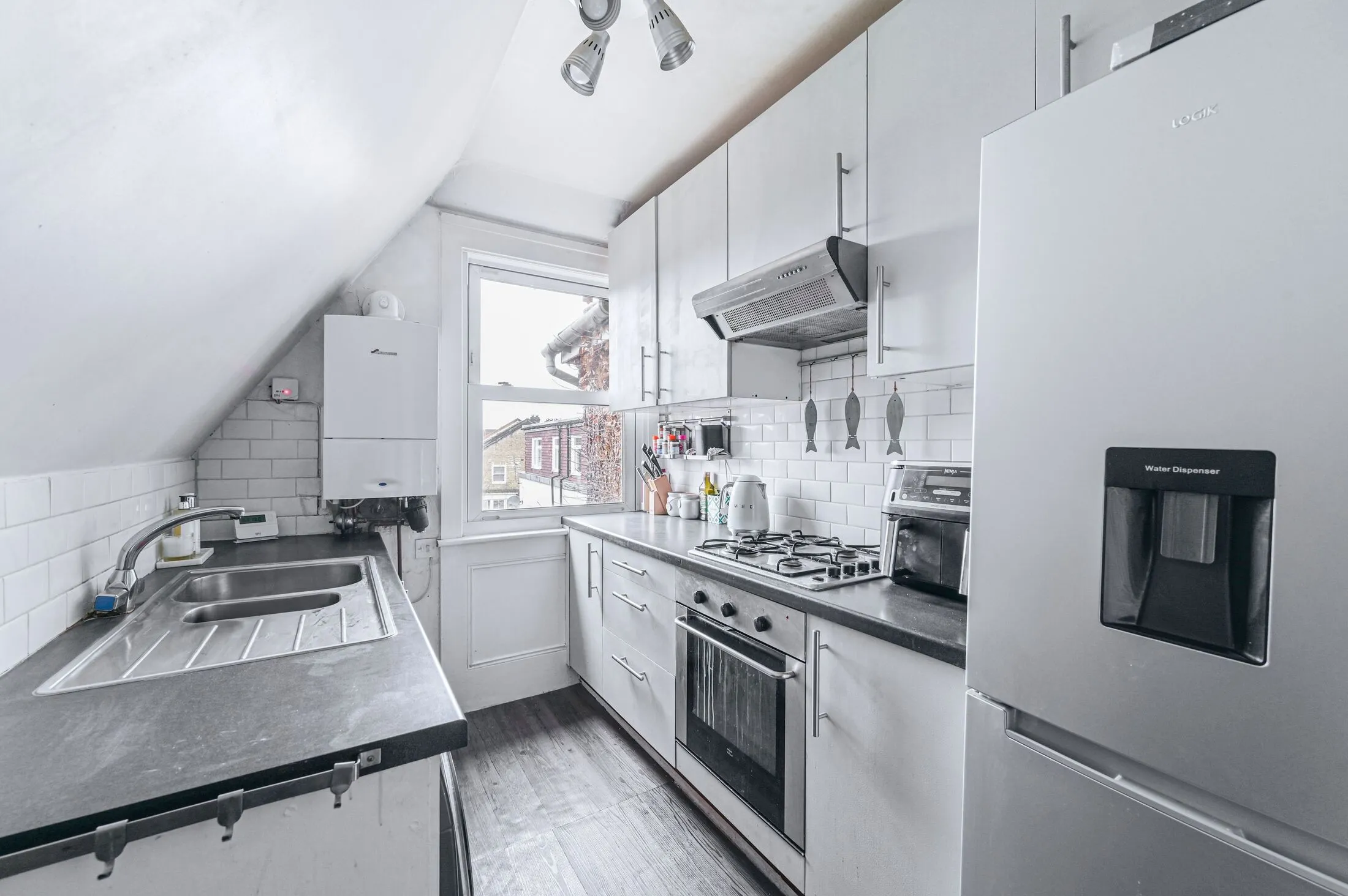 Flat Pinfold Road in Greater London