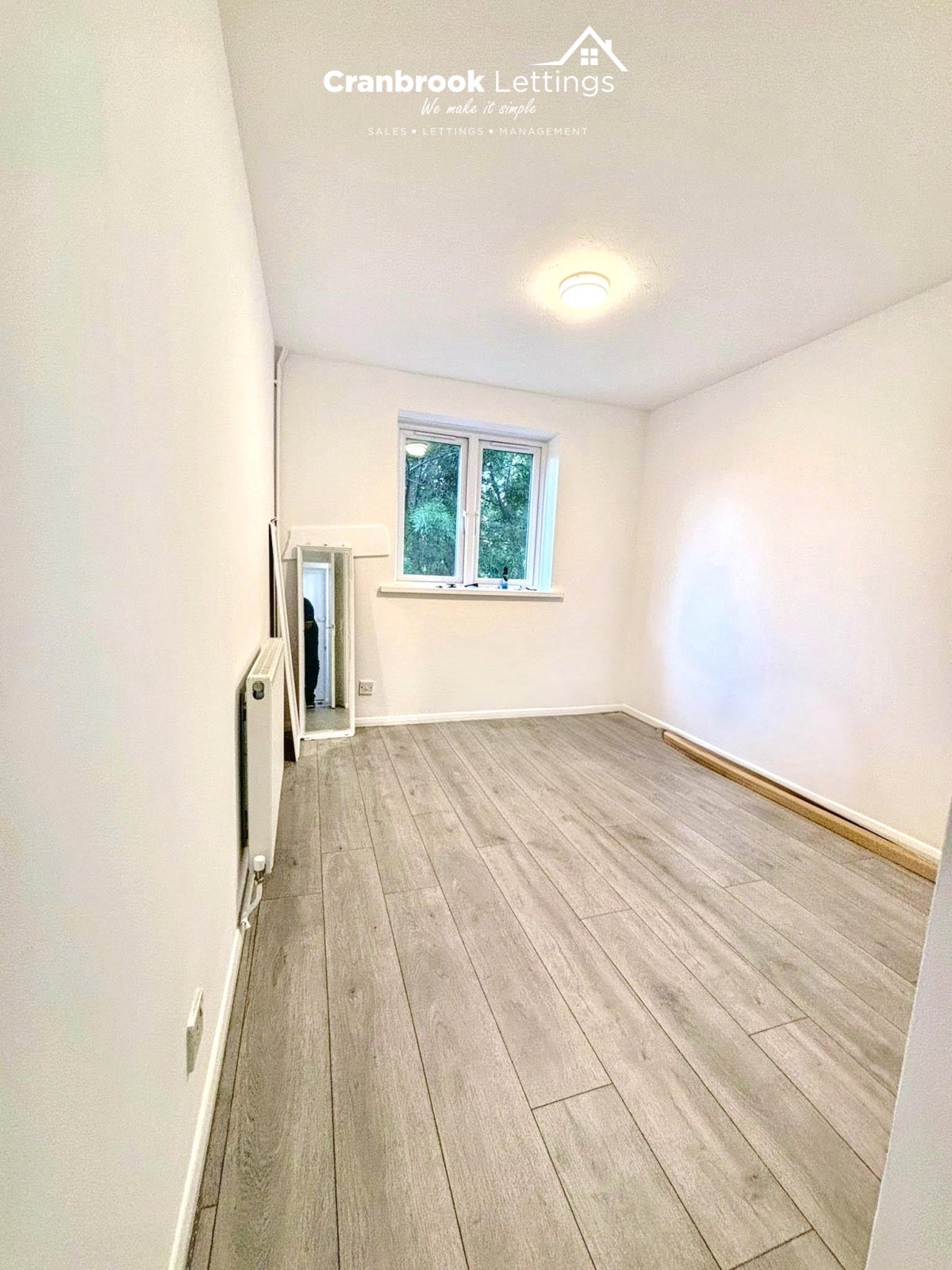 Flat Greenslade Road in Greater London