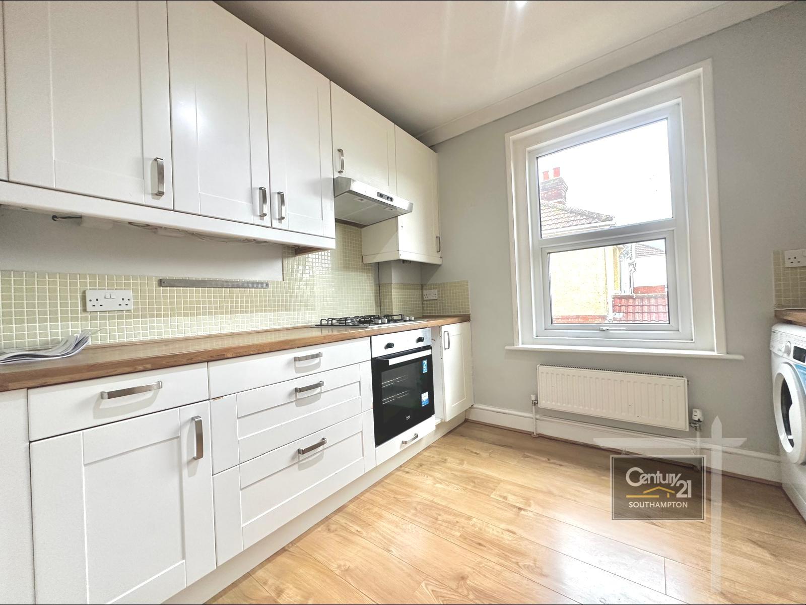 Flat Sholing Road in Southampton