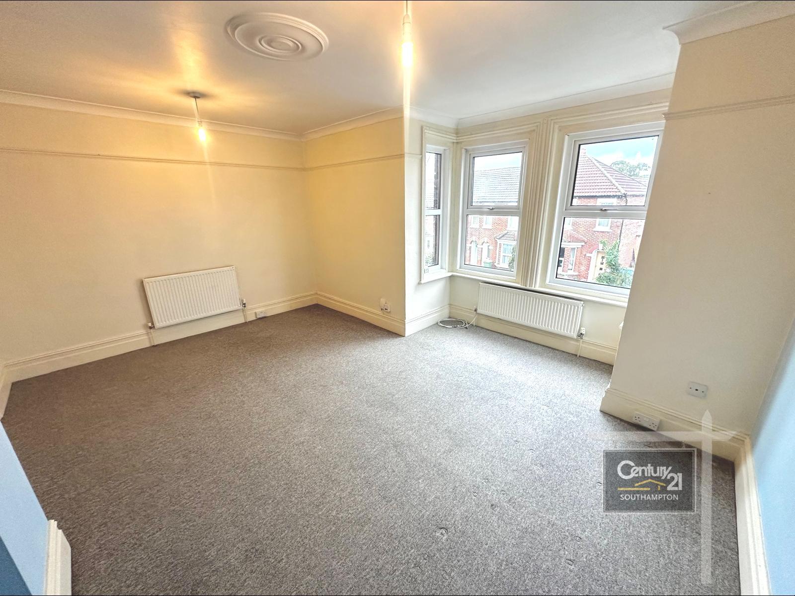 Flat Sholing Road in Southampton