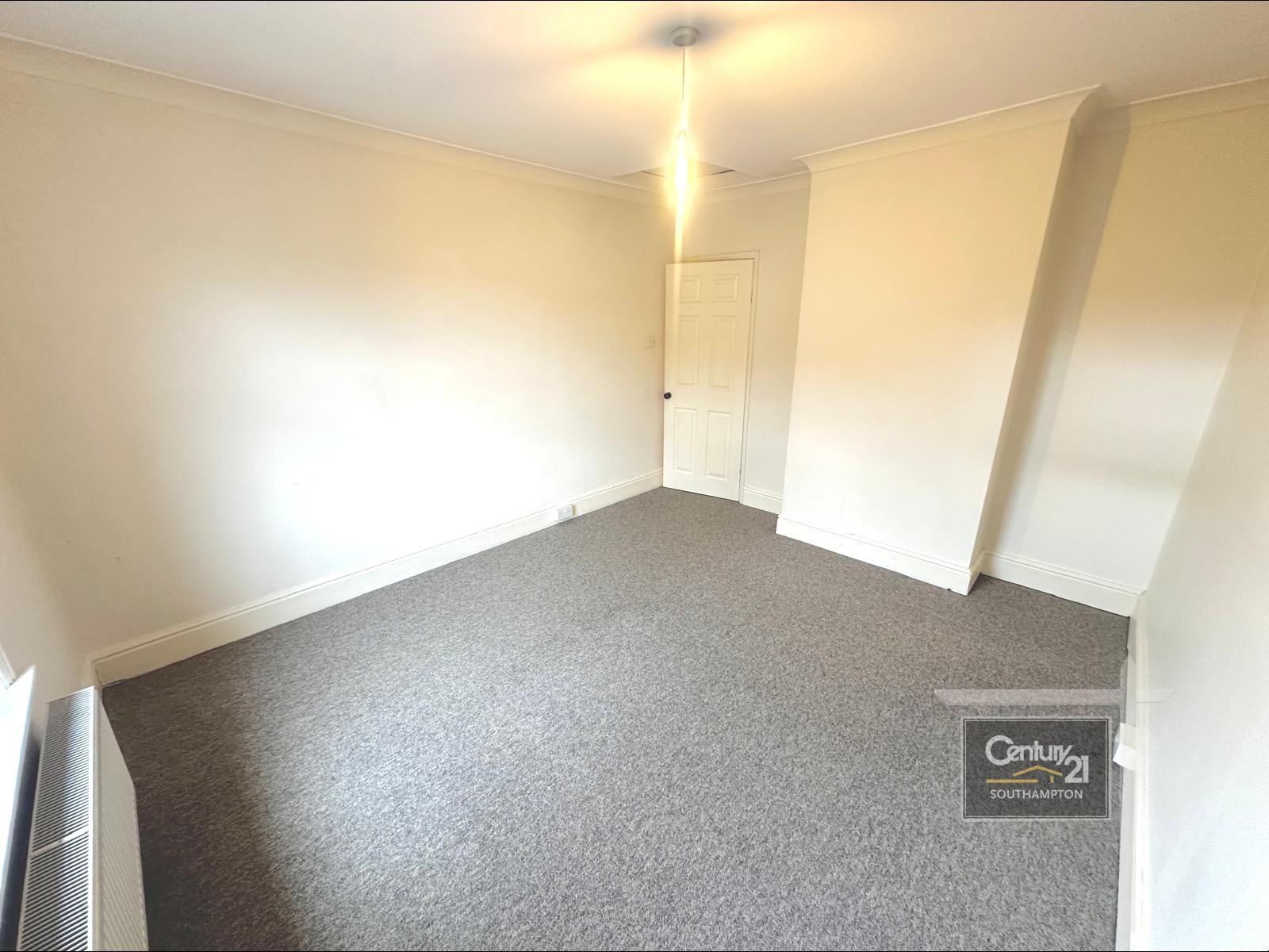Flat Sholing Road in Southampton