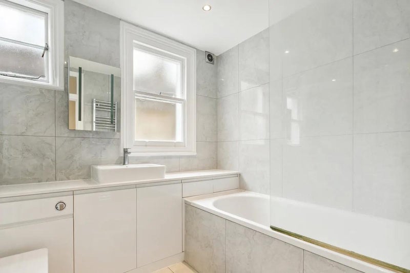 Room Haldon Road in Greater London