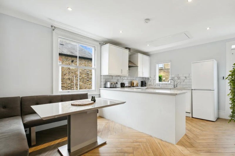 Room Haldon Road in Greater London
