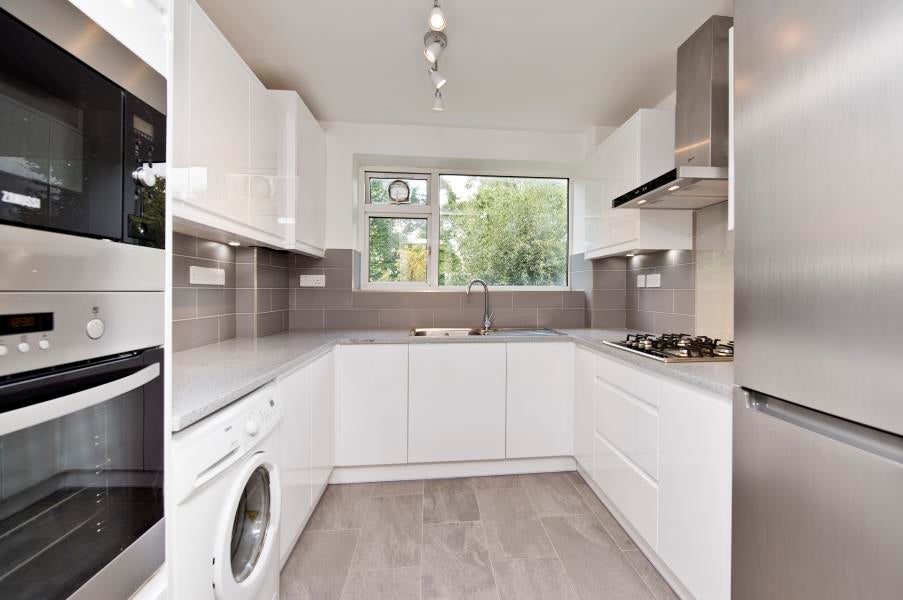 Flat Gunnersbury Avenue in Greater London