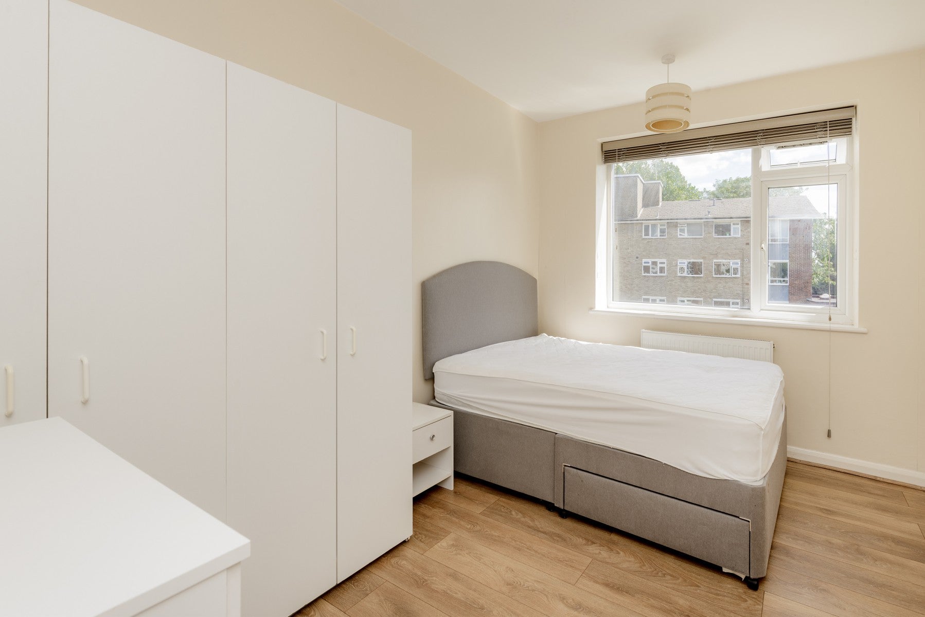 Flat Gunnersbury Avenue in Greater London