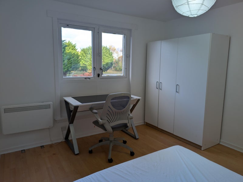 Flat Clovenstone Gardens in City of Edinburgh