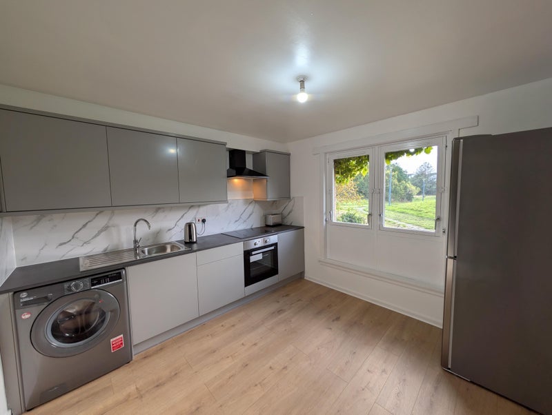 Flat Clovenstone Gardens in City of Edinburgh