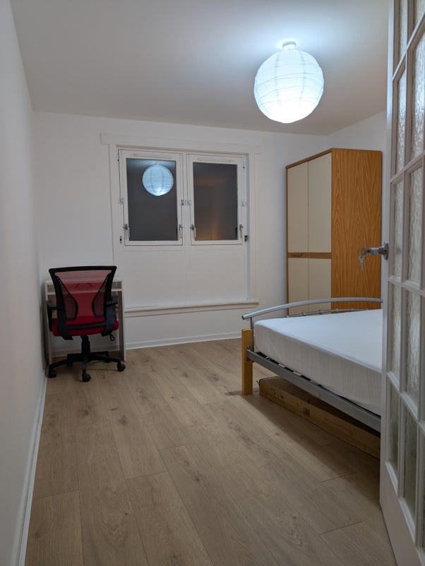 Flat Clovenstone Gardens in City of Edinburgh