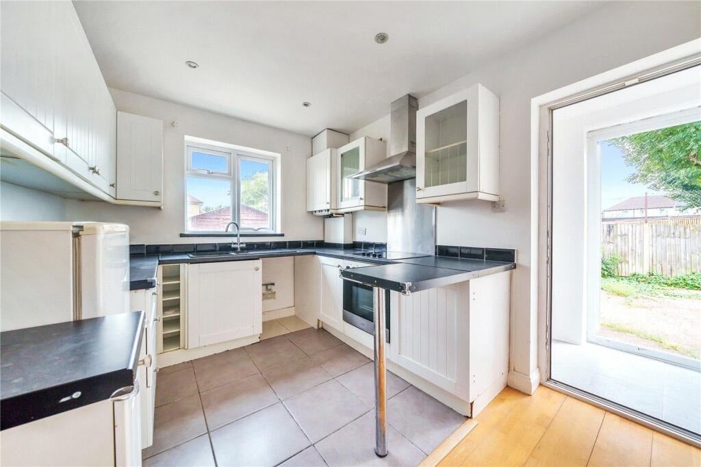 Flat Chapman Close in Greater London