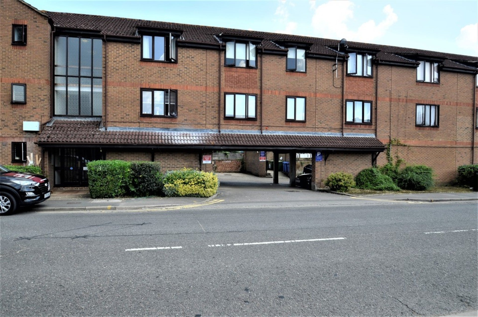 Flat London Road in Borough of Spelthorne