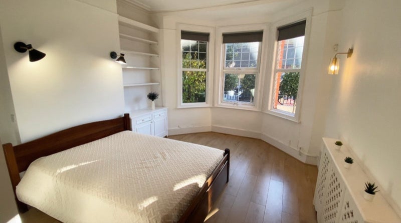 Room Kersley Street in Greater London