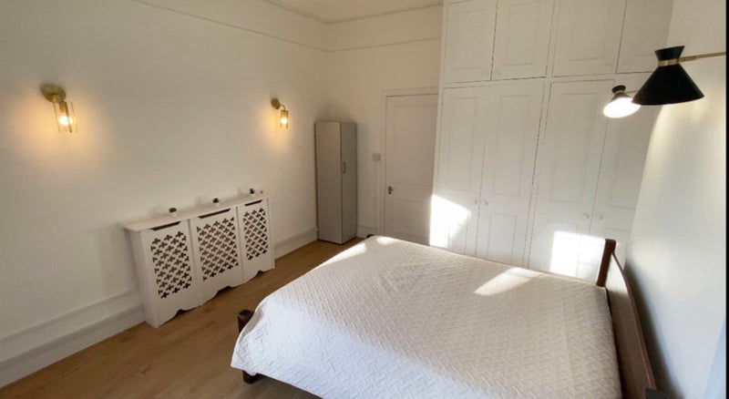 Room Kersley Street in Greater London