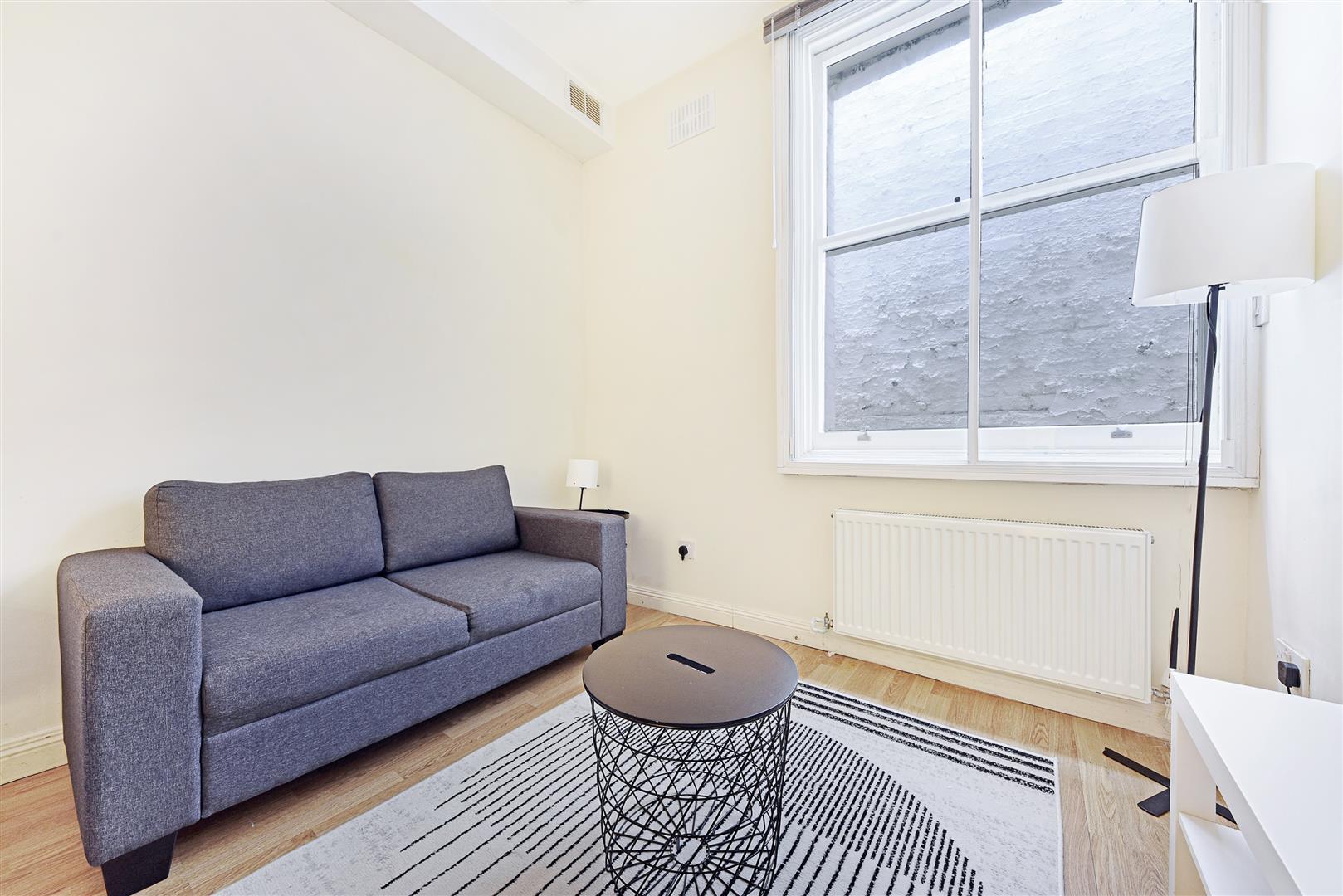 Flat Palace Court in City of Westminster