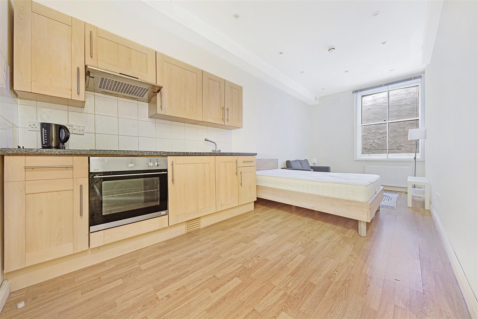 Flat Palace Court in City of Westminster