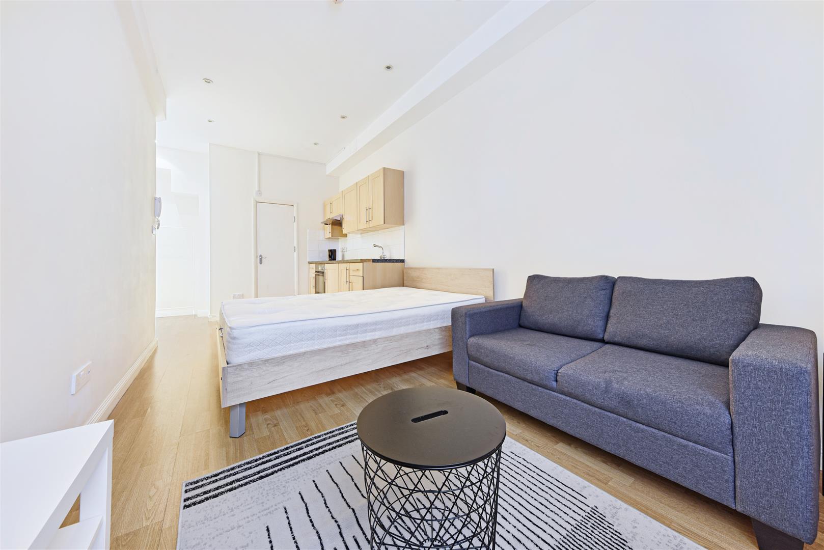 Flat Palace Court in City of Westminster
