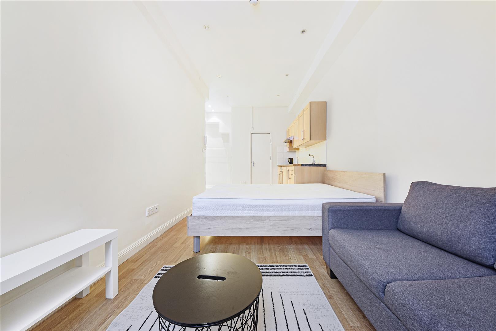 Flat Palace Court in City of Westminster