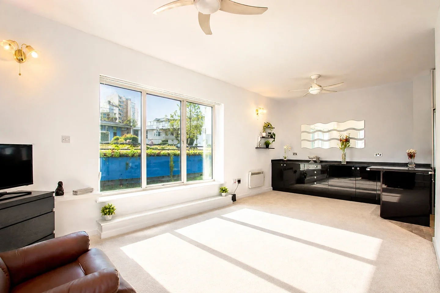 Flat Premiere Place in Greater London
